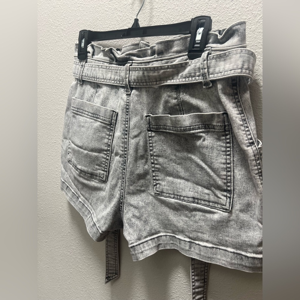 Universal Thread Jean Shorts - Picture 5 of 12